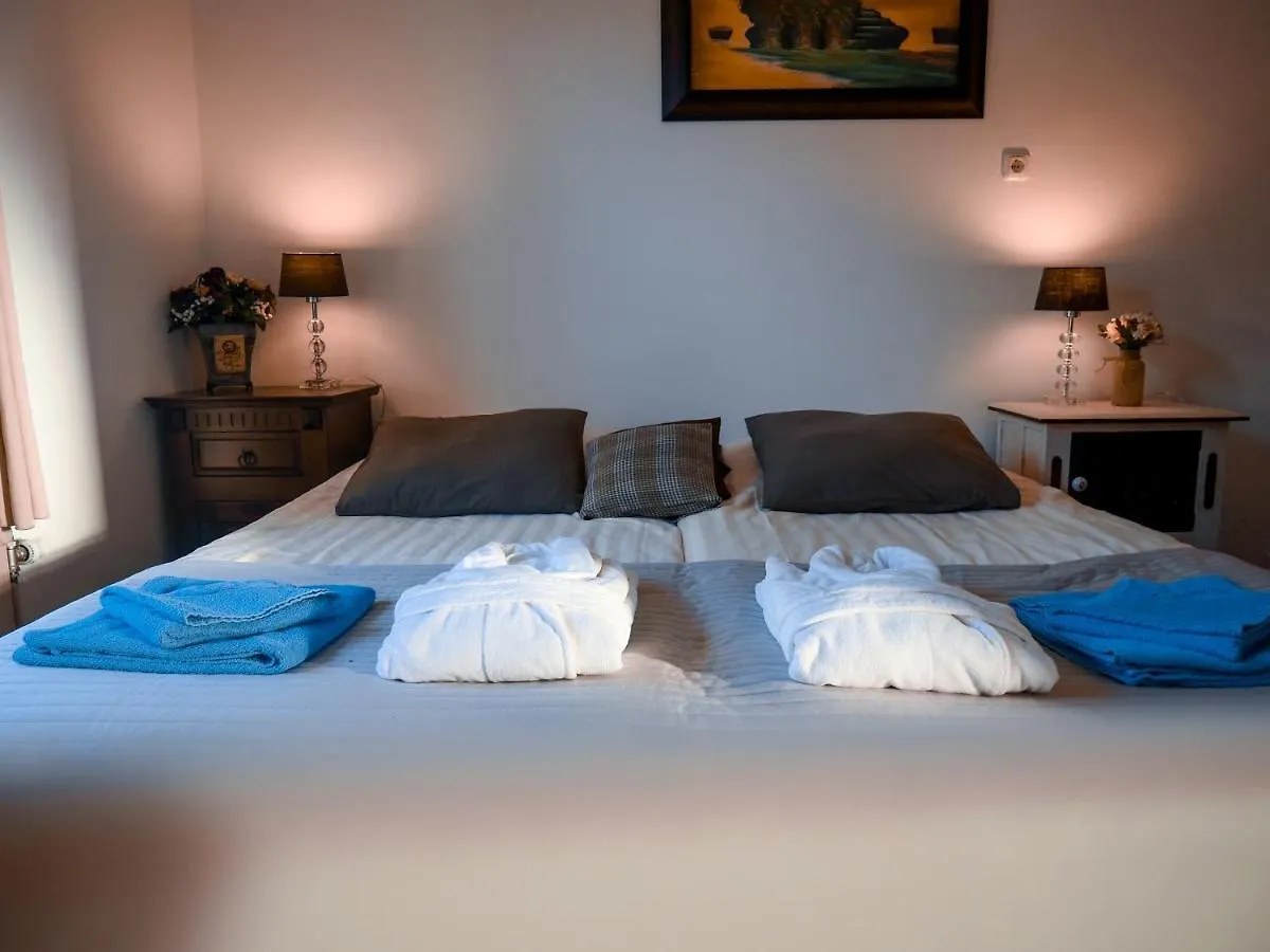 Hotel / Pension Villa Tanahlot